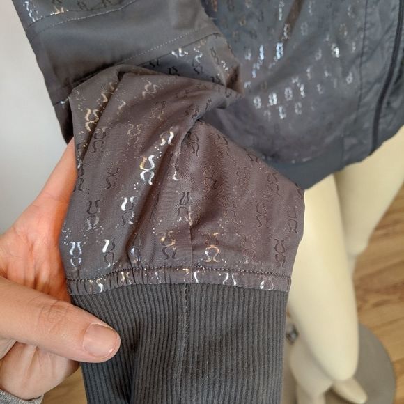 LULULEMON limited edition new moves silver gray full zip windbreaker jacket - Picture 5 of 9